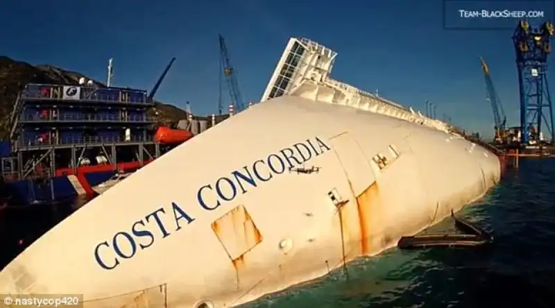 COSTA CONCORDIA RIPRESA DA UN DRONE 