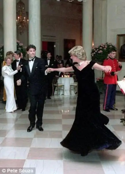 DIANA SPENCER BALLA CON JOHN TRAVOLTA 