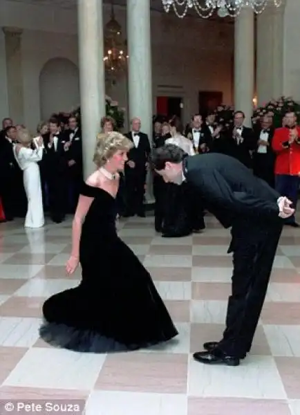 DIANA SPENCER BALLA CON JOHN TRAVOLTA 