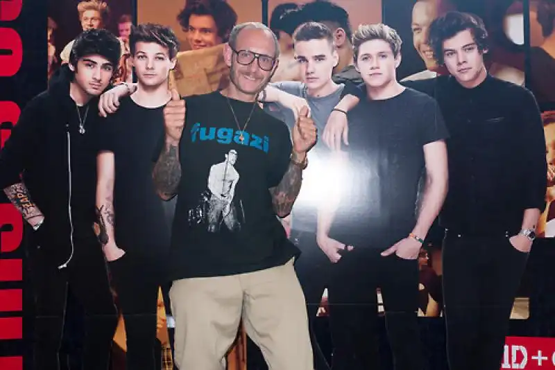 IO CON GLI ONE DIRECTION FOTO BY TERRY RICHARDSON 