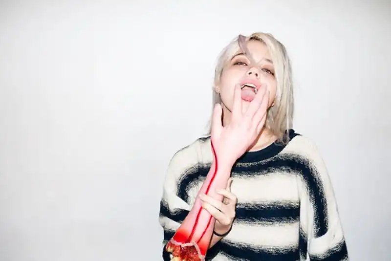 SKY FERREIRA FOTO BY TERRY RICHARDSON 