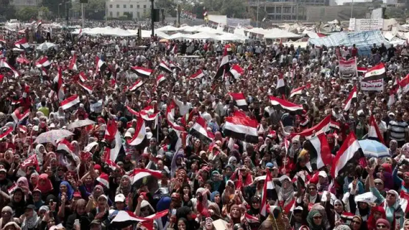 FOLLA A PIAZZA TAHRIR PROTESTE CONTRO MORSI 