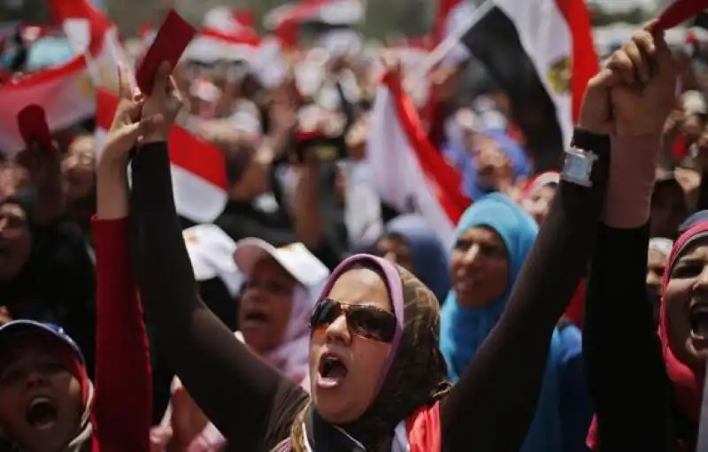 FOLLA A PIAZZA TAHRIR PROTESTE CONTRO MORSI 