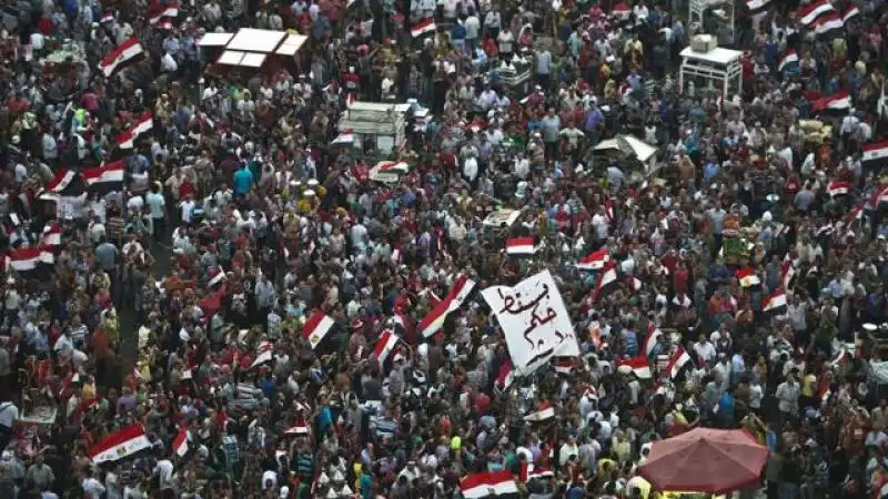 FOLLA A PIAZZA TAHRIR PROTESTE CONTRO MORSI 