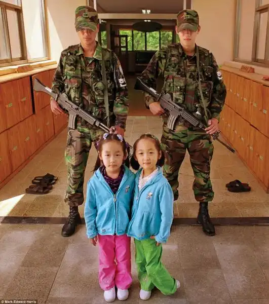 FOTO DI MARK HARRIS IN COREA DEL SUD 