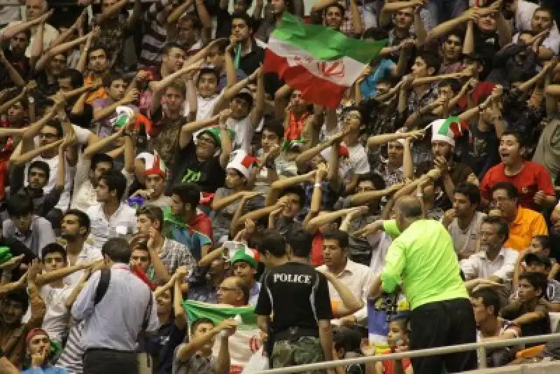 IRAN TIFO SUGLI SPALTI 