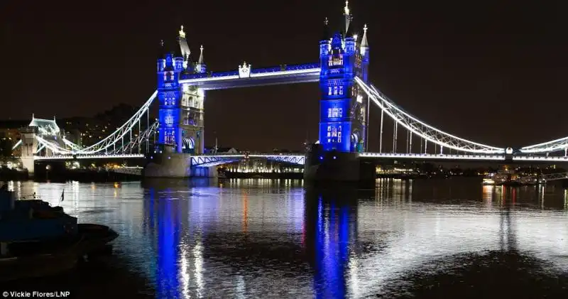 LONDRA FESTEGGIA LA NASCITA DEL ROYAL BABY 