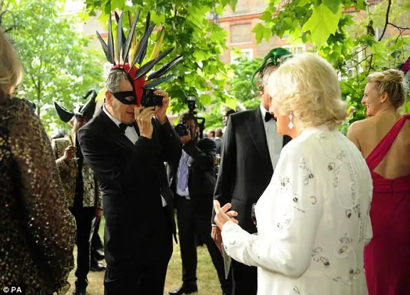 mario testino fotografa camilla d inghilterra 