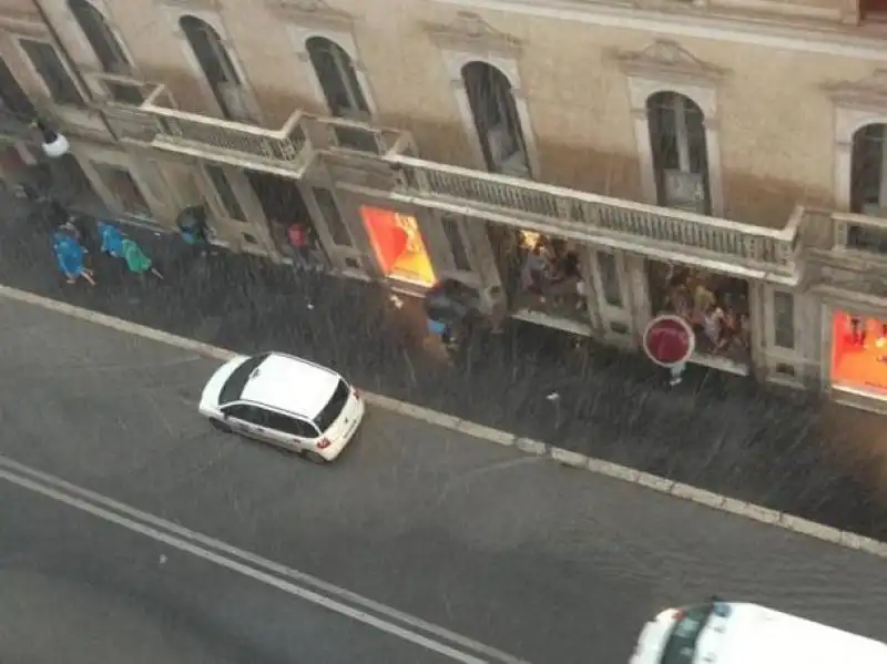 NUBIFRAGIO NEL CENTRO DI ROMA FOTO CORRIERE 