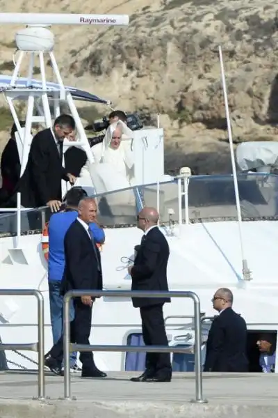 PAPA BERGOGLIO A LAMPEDUSA 