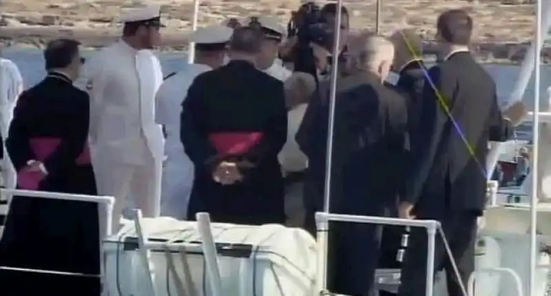 PAPA BERGOGLIO A LAMPEDUSA 