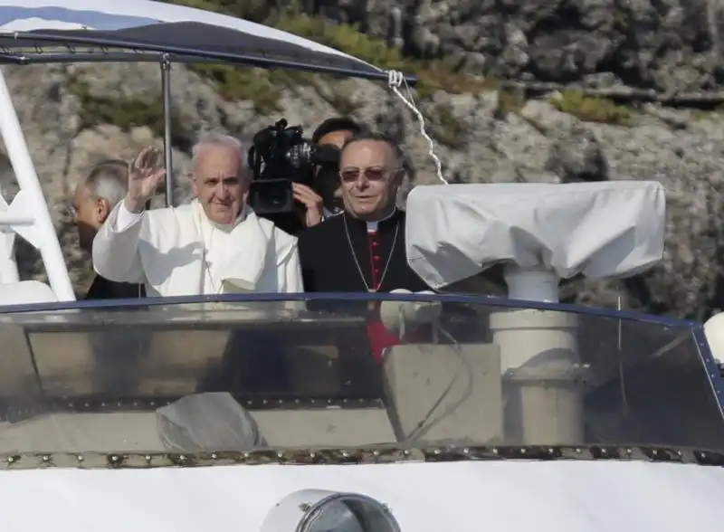 PAPA BERGOGLIO A LAMPEDUSA 