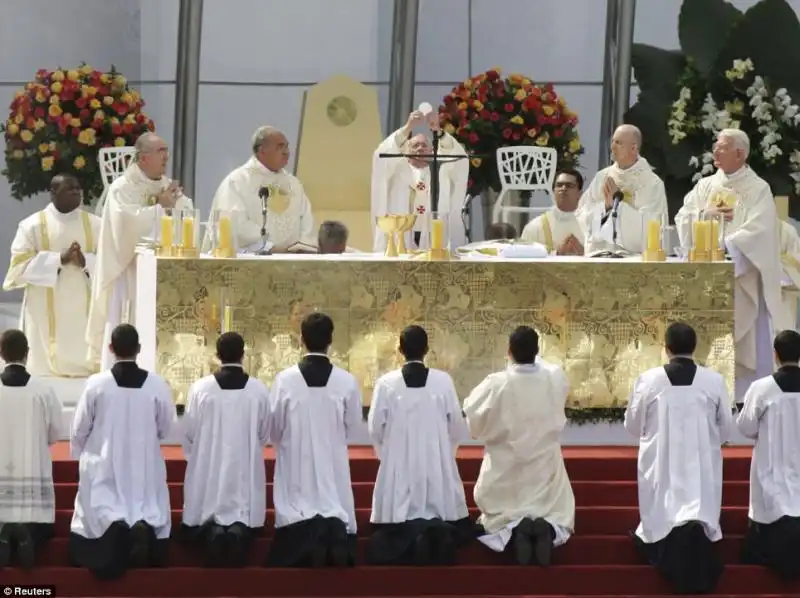 PAPA FRANCESCO CELEBRA MESSA SULLA SPIAGGIA DI COPACABANA A RIO DE JANEIRO 