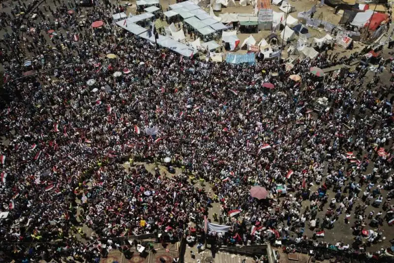 PIAZZA TAHRIR LA PROTESTA CONTRO IL PRESIDENTE MORSI 