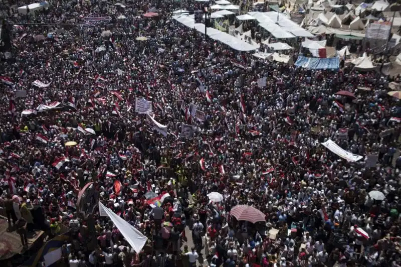 PIAZZA TAHRIR LA PROTESTA CONTRO IL PRESIDENTE MORSI 