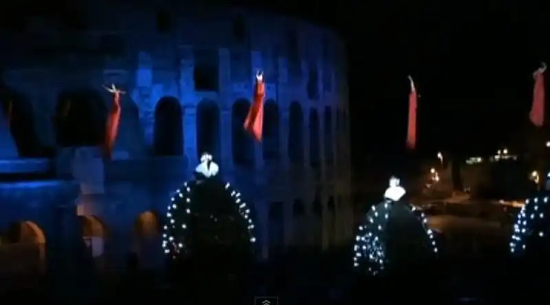 SPETTACOLO VALENTINO AL COLOSSEO 