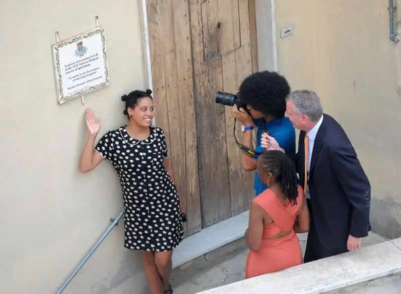 bill de blasio con la famiglia a grassano in basilicata  12