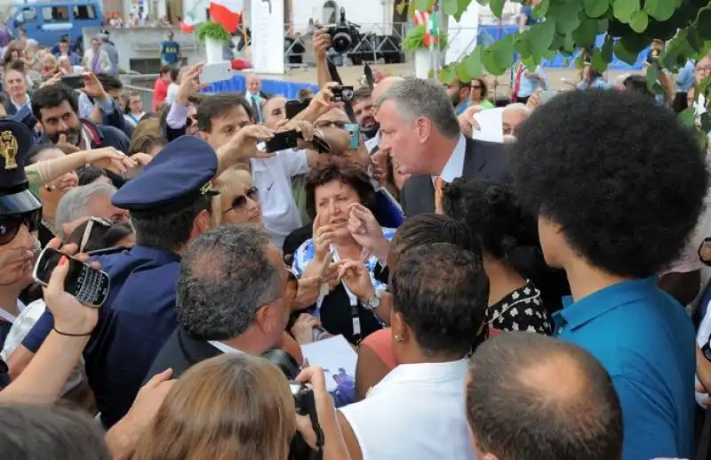 bill de blasio con la famiglia a grassano in basilicata  19