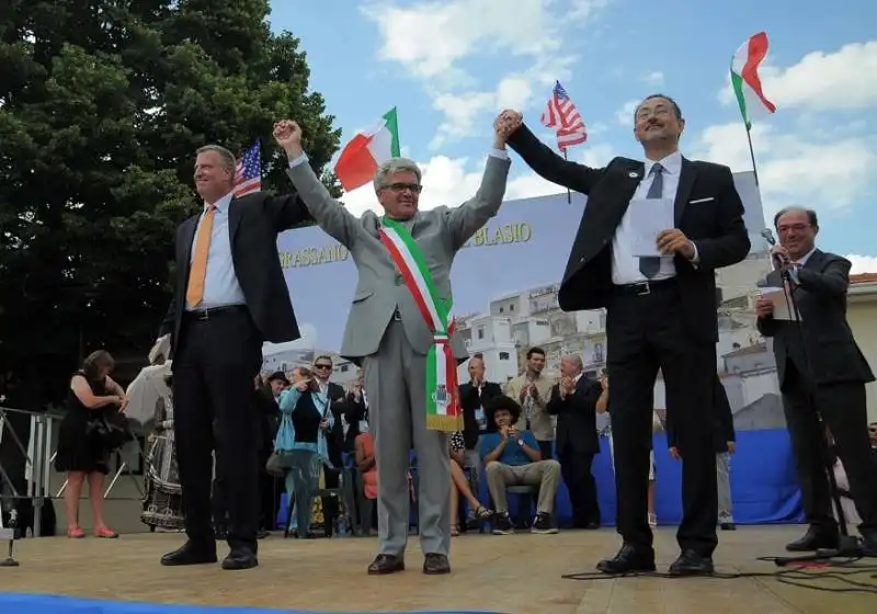 bill de blasio con la famiglia a grassano in basilicata  25