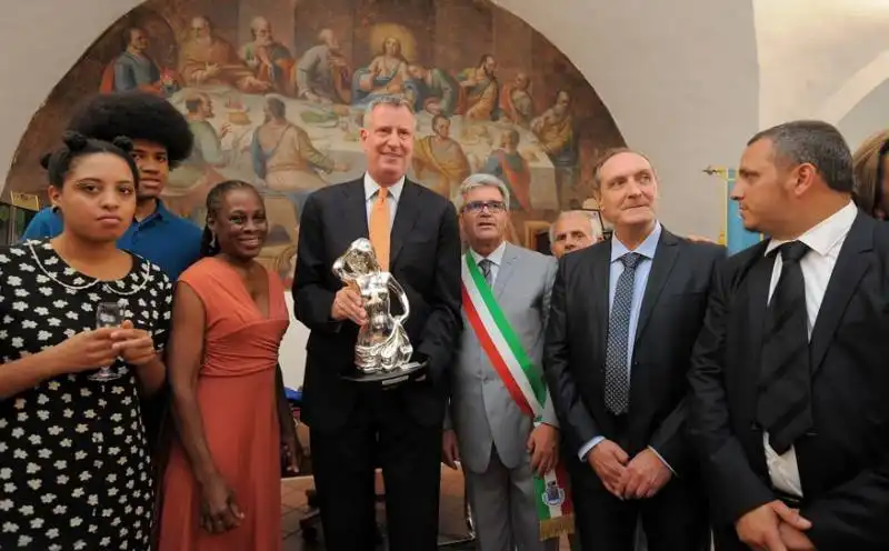 bill de blasio con la famiglia a grassano in basilicata  27