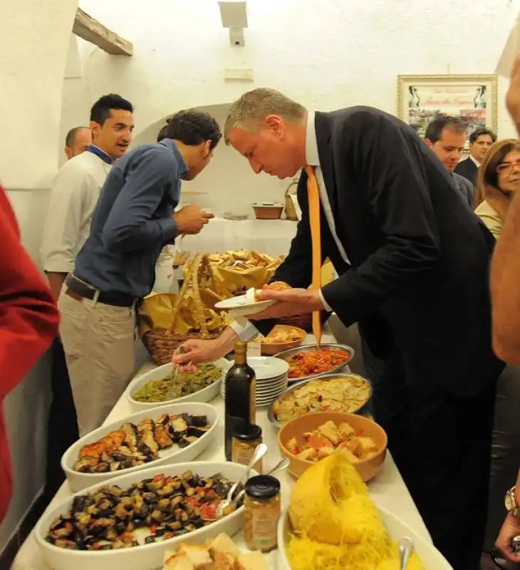 bill de blasio con la famiglia a grassano in basilicata  3