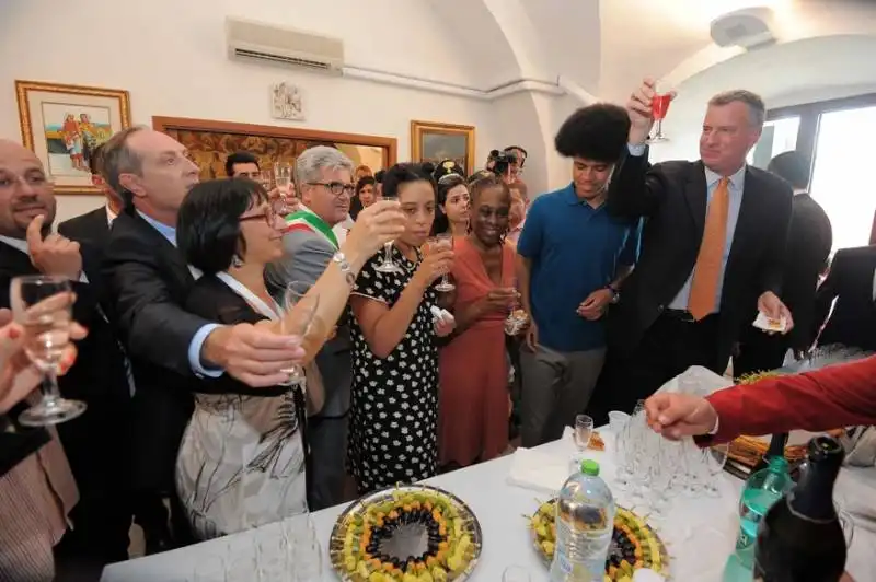 bill de blasio con la famiglia a grassano in basilicata  31