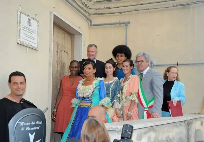 bill de blasio con la famiglia a grassano in basilicata  8