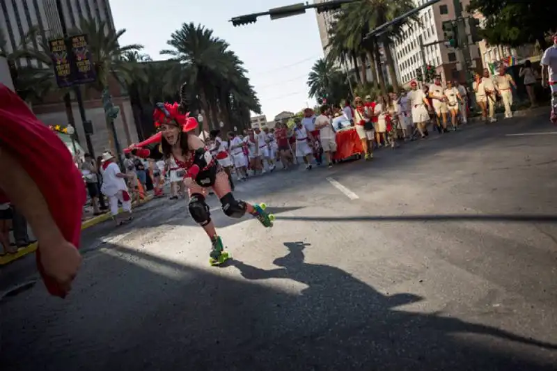 donna toro all attacco a nola