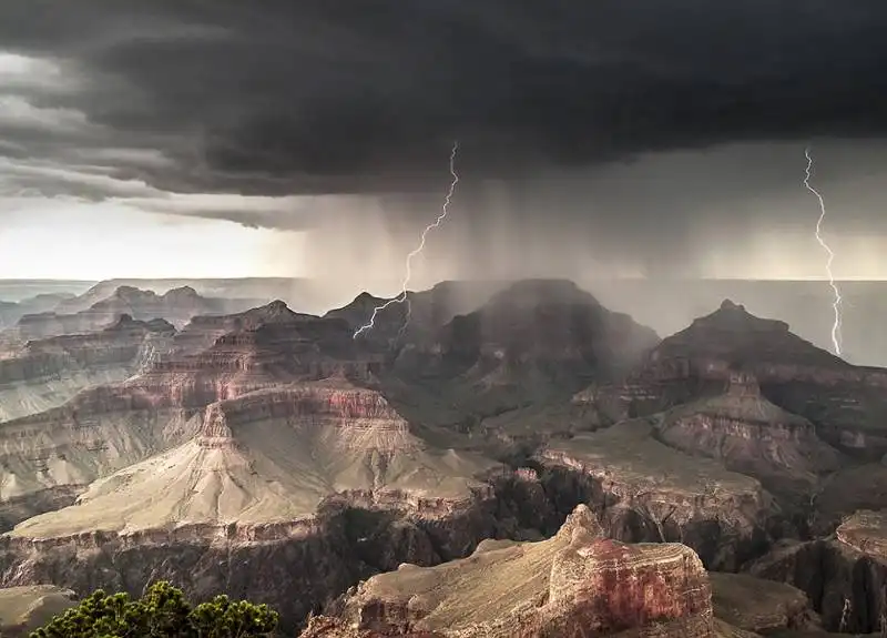 fulmini sul grand canyon