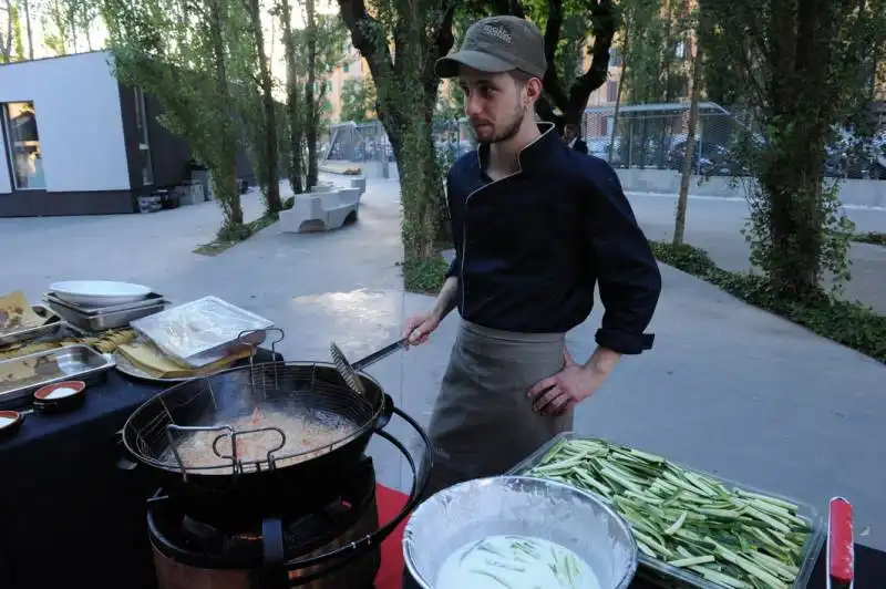 gamberi e zucchine  fritte per gli ospiti