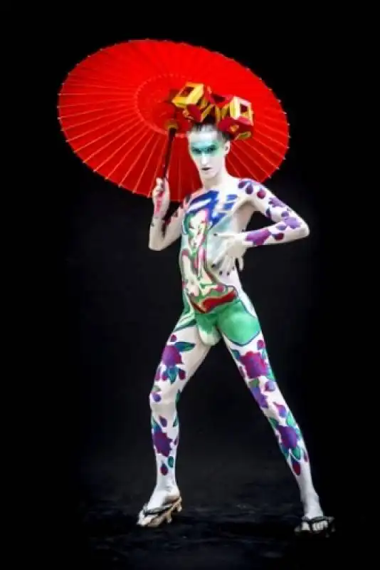 geisha uomo al world bodypainting festival