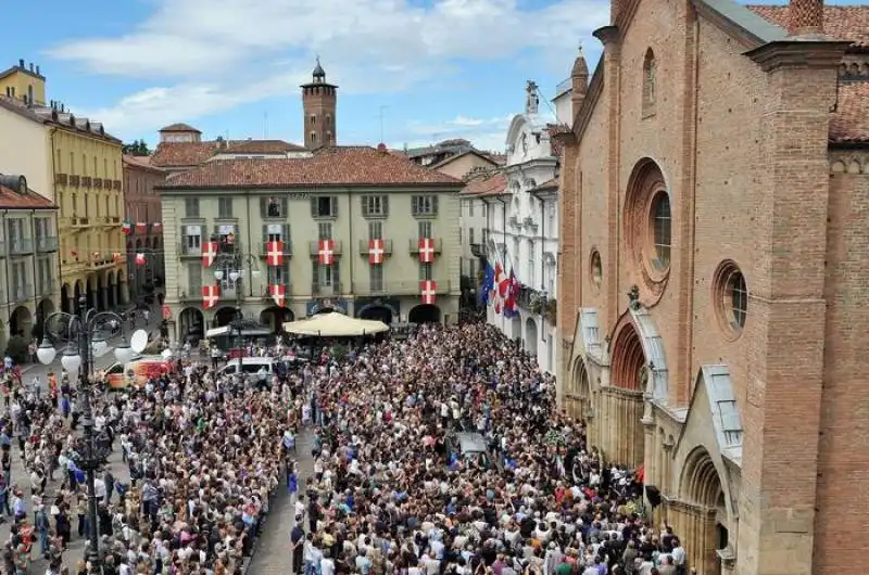 i funerali di giorgio faletti ad asti  13