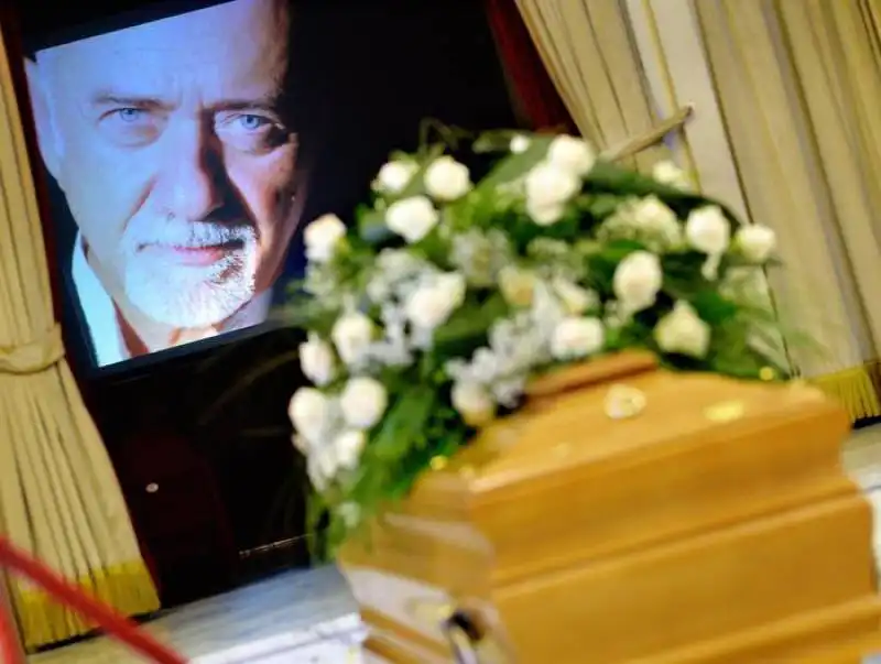 i funerali di giorgio faletti ad asti  8