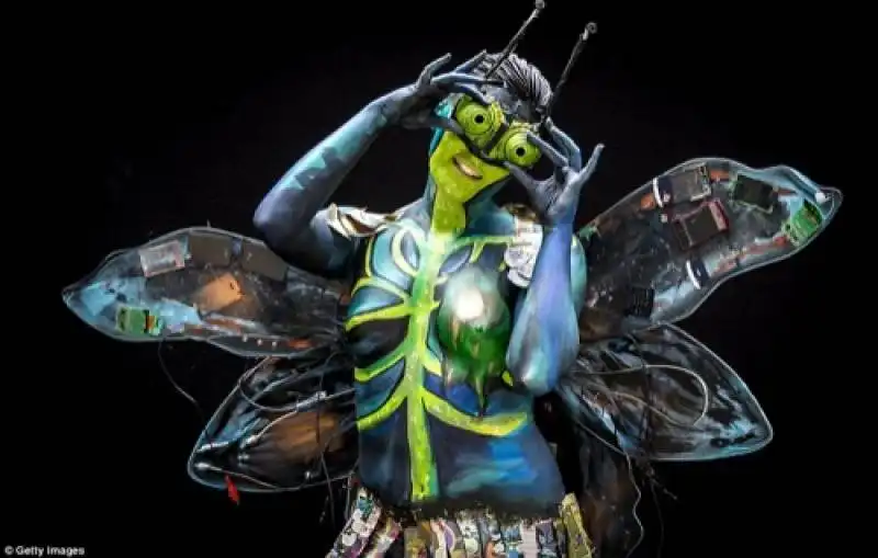 insetto elettronico al world bodypainting festival”,