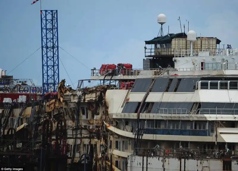 la concordia rimessa in piedi con successo