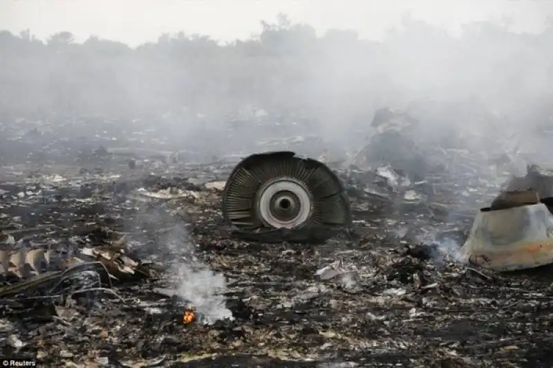 la tragedia del volo mh17 della malaysia airlines 38