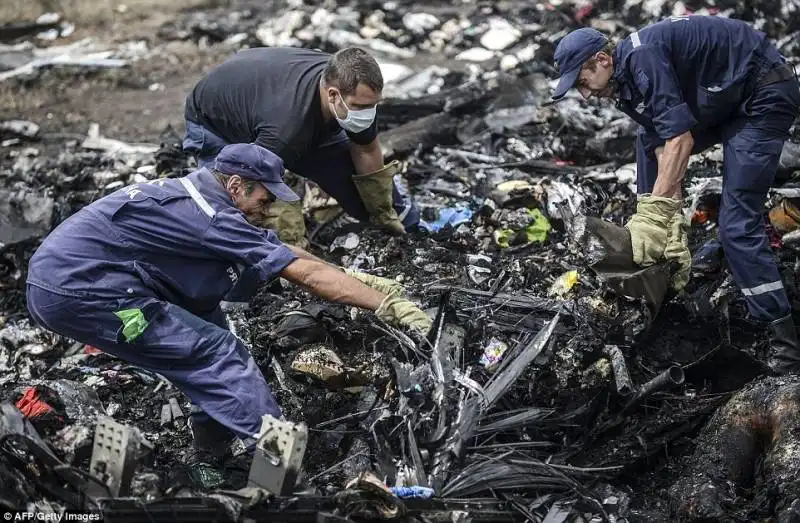 le operazioni di recupero delle vittime del volo mh17 2