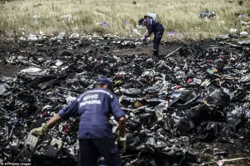 le operazioni di recupero delle vittime del volo mh17 9