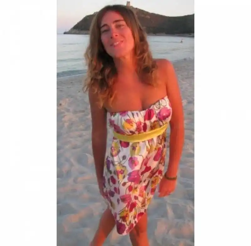 MARIA ELENA BOSCHI AL MARE