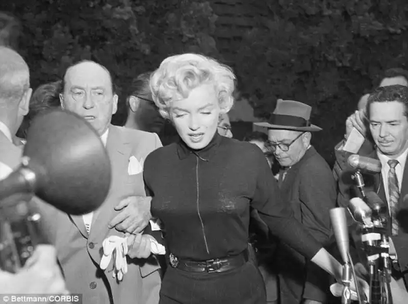 marilyn annuncia il matrimonio con joe