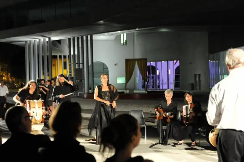 musica live sulla piazza del maxxi (4)