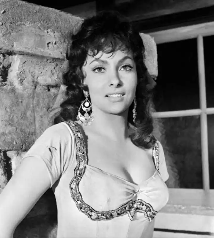 PANE AMORE E FANTASIA GINA LOLLOBRIGIDA