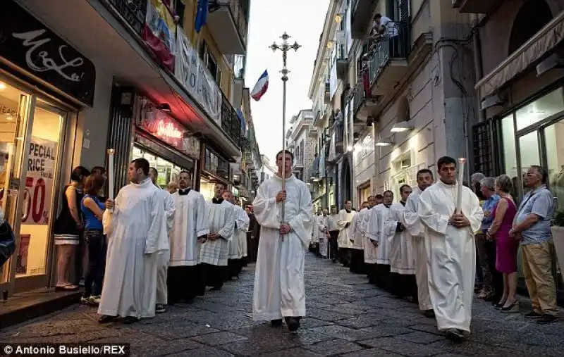 processione per le strade di nola