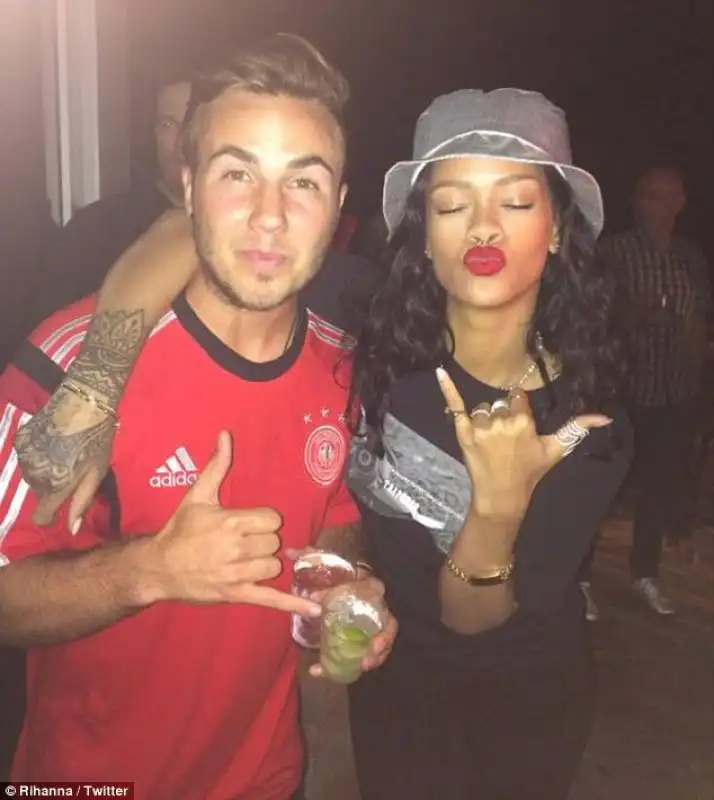 rihanna con gotze