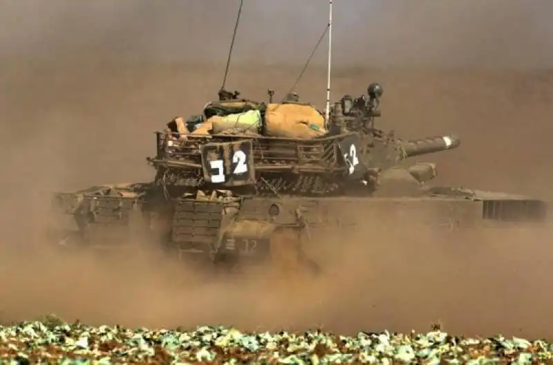 tank israeliani nei pressi di gaza 77262338eb56e132a113fd36280f9bd1