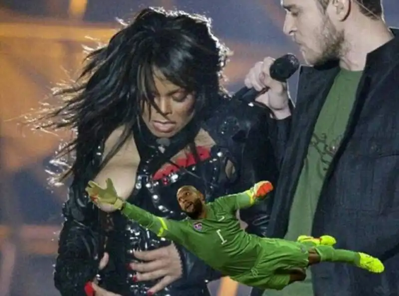 tim howard copre il capezzolo di janet jackson