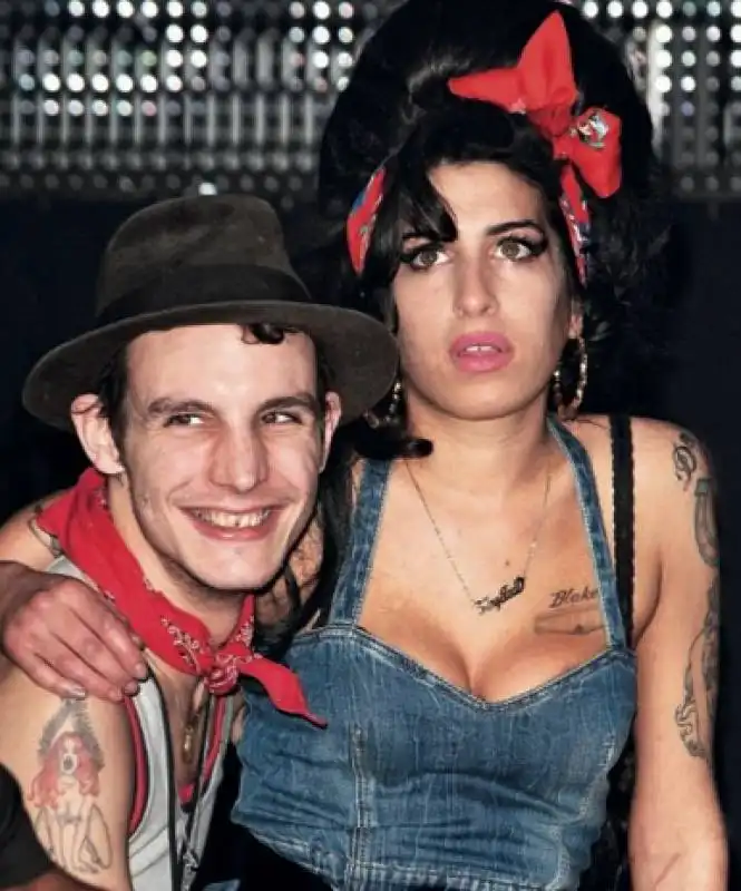 AMY WINEHOUSE E BLAKE FIELDER 