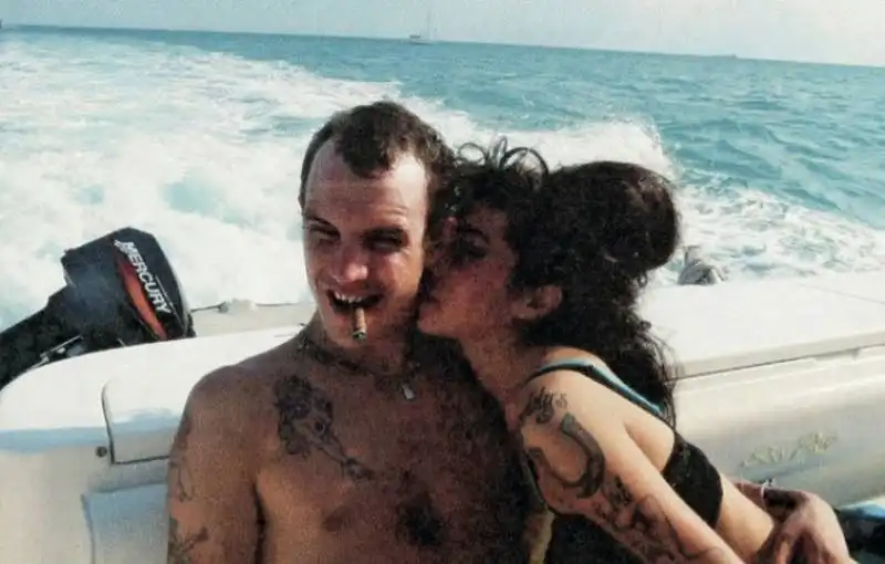 AMY WINEHOUSE E BLAKE FIELDER  