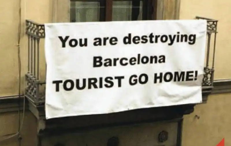 BARCELLONA TOURIST GO HOME