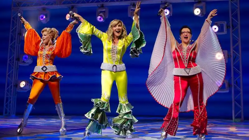 BROADWAY MAMMA MIA